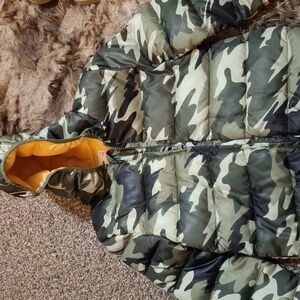 Boy's size 5 Epic Threads camo coat